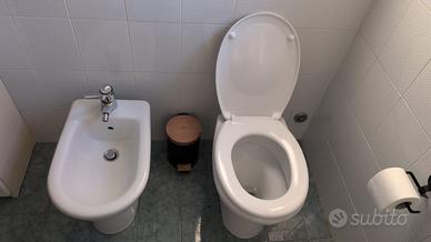 Sanitari compresi di rubinetteria e copri wc