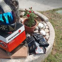 Casco integrale Marushin e guanti Sidi
