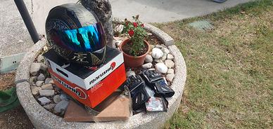 Casco integrale Marushin e guanti Sidi