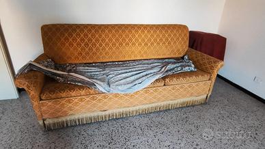 Vendiamo divano