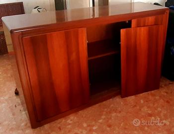 Credenza o mobile da ufficio in legno