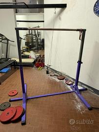 Parallele alte con sbarra orizzontale ginnastica