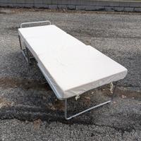 Puff che si apre in letto singolo