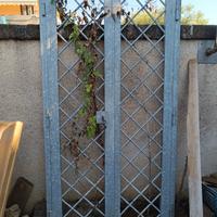inferriate in ferro zincate .grande ,€150 +,€50 
