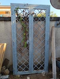 inferriate in ferro zincate .grande ,€150 +,€50 