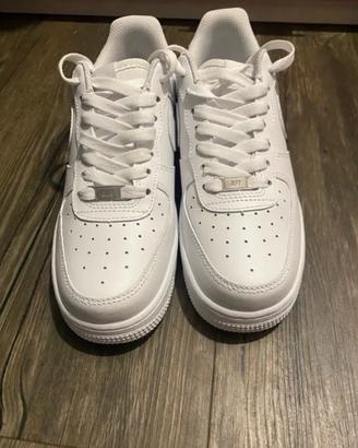 Nike Air Force 1 07 Classic Low-Top, Bianco / 37.5
