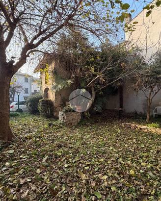 CASA SEMINDIPENDENTE A MONZAMBANO