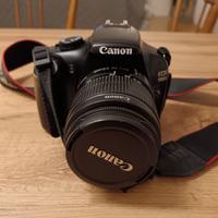 Canon EOS 1100D con custodia tracolla 