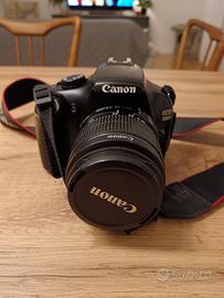 Canon EOS 1100D con custodia tracolla 