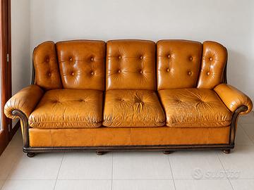 Divano vintage in pelle color cognac – 3 posti