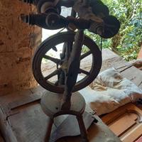 Arcolaio a pedale vecchio da sistemare.