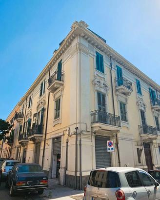 Centro storico, appartamento in stabile d'epoca