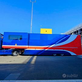 Semirimorchio e trattore ad uso speciale