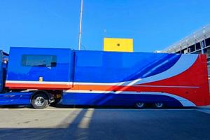 Semirimorchio e trattore ad uso speciale