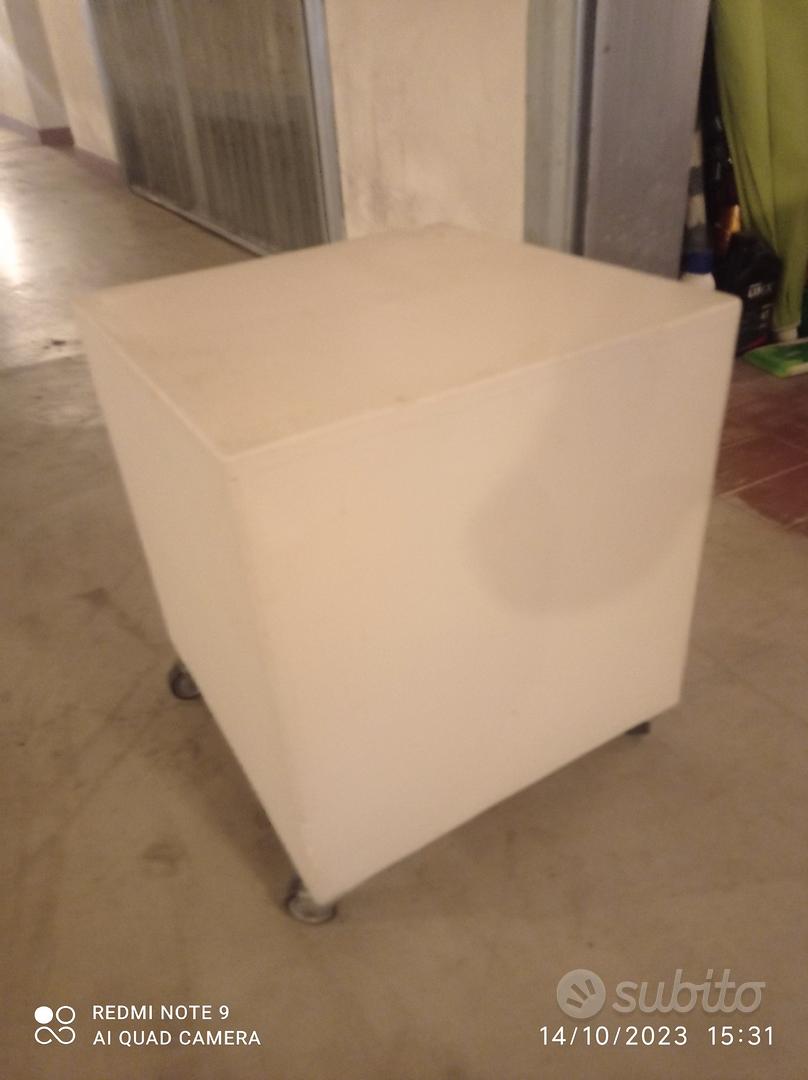 Cubo Bianco Con Ruote Tipo Mobiletto