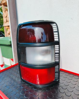 Faro posteriore DX Mitsubishi Pajero 