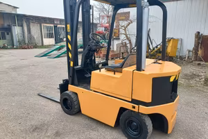 muletto Caterpillar modello V300