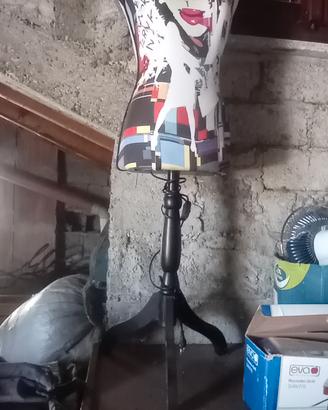 manichino trasformato in lampada