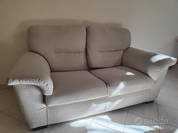 Divano 2 posti colore crema Poltrone e Sofà