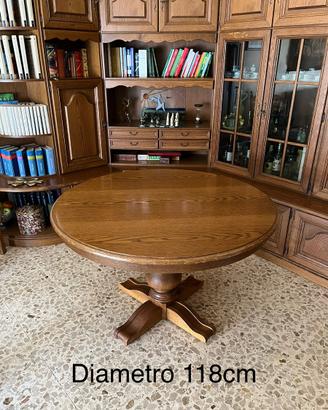 Tavolo sala da pranzo  con sedie
