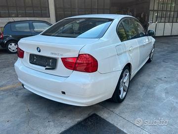 Ricambi BMW 320d berlina 2009 bianca 2.0 diesel