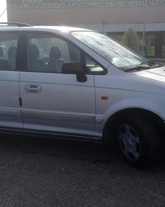 HYUNDAI TRAJET 16 V 2000 ANNO 2002 BENZINA 7 POSTI