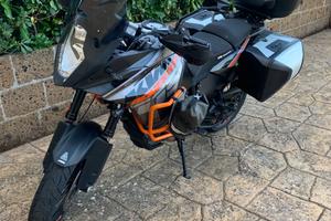 Moto da viaggio completa come in foto.