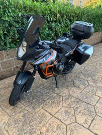 Moto da viaggio completa come in foto.