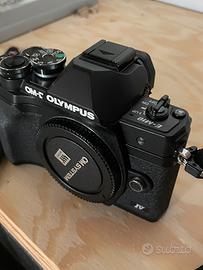 Olympus OM-D E-M10 IV - solo corpo