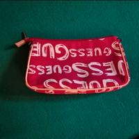 pochette Guess magenta con logo bianco
