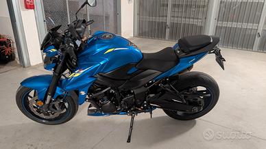 MOTO Suzuki GSX-S 750. 
