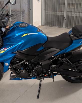 MOTO Suzuki GSX-S 750. 