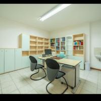 Mobili e scrivania per ufficio/Ambulatorio Medico