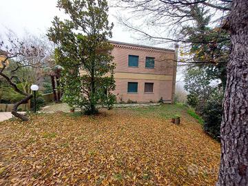 Villa di 430 m² con più di 5 locali e box auto dop