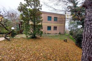 Villa di 430 m² con più di 5 locali e box auto dop