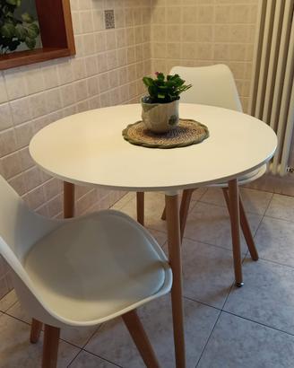 Tavolo e sedie stile  nordico