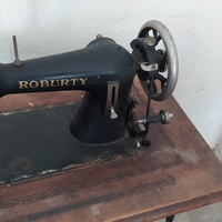 Macchina da cucire modello Roburty
