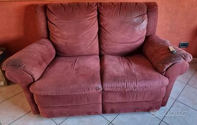 divano reclinabile elettronicamente