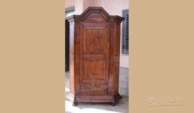 Armadio a una anta restaurato