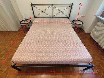 Letto in ferro 167x205 cm con rete senza materasso