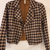 Giacca corta con fantasia pied-de-poule.