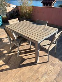 Set da esterno: tavolo e 4 sedie in metallo/legno