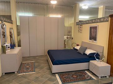 CAMERA COMPLETA (ARMADIO-LETTO-COMO'-COMODINI)