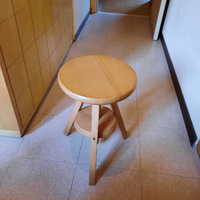Sgabello in legno