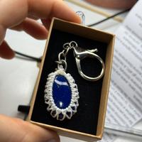 Portachiavi lapislazzuli macramé