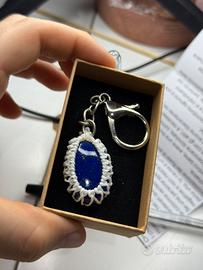 Portachiavi lapislazzuli macramé