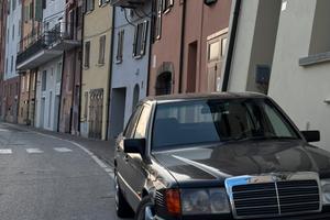 Mercedes-Benz 250D Turbo W124