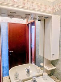 Mobiletto bagno vintage sospeso con specchio