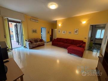 Cogoleto, appartamento con ampio terrazzo privato
