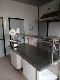 tavolo in acciaio inox